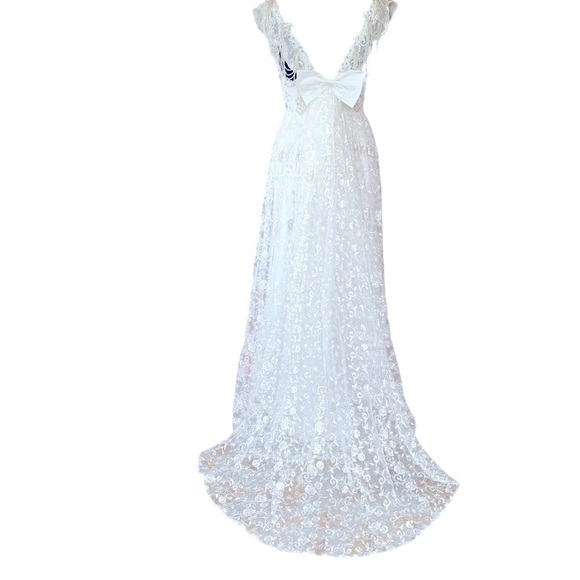 Bridal Gown - Picture 5 of 16